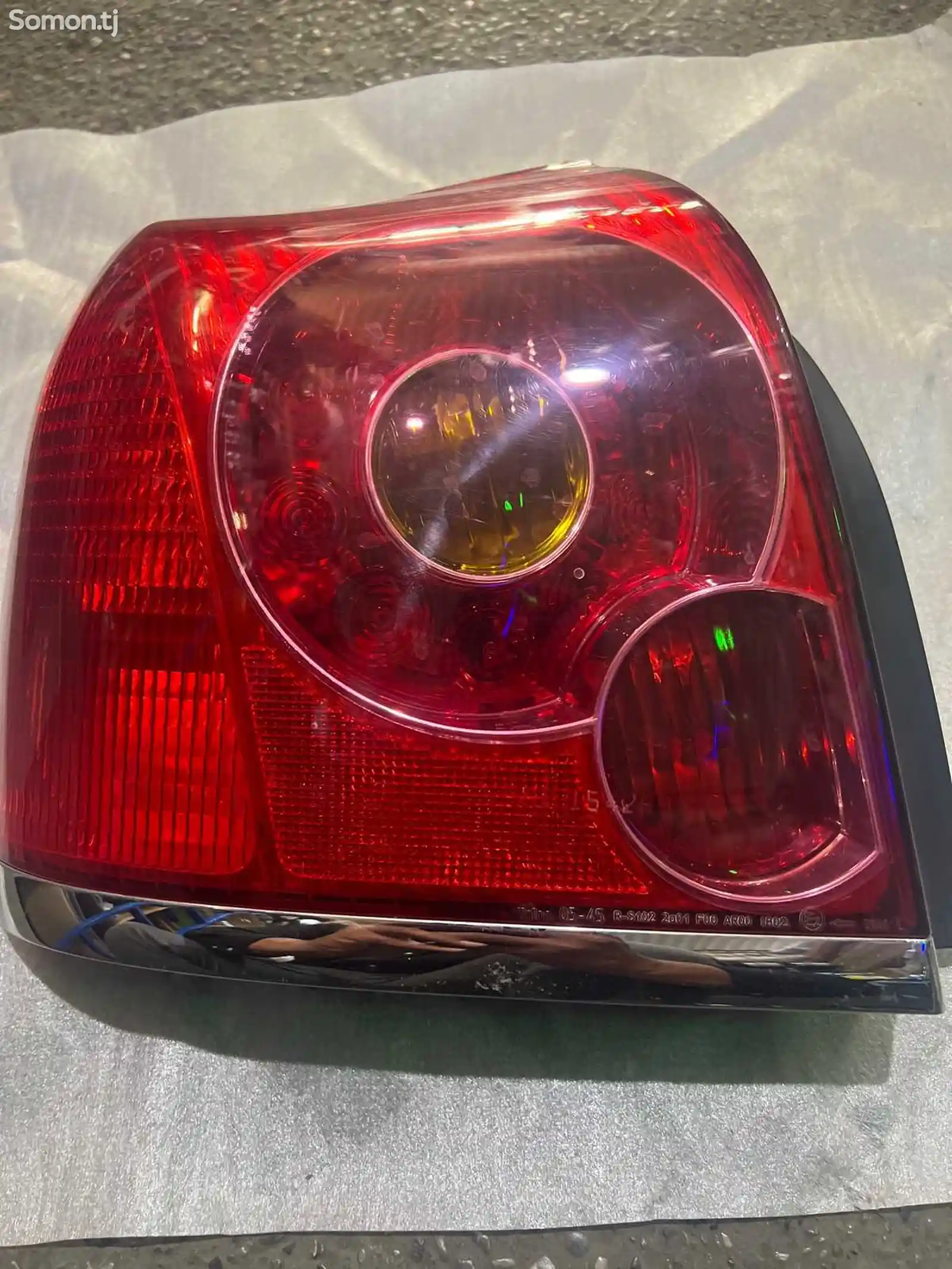 Задний фонарь Toyota Avensis левая сторона-1