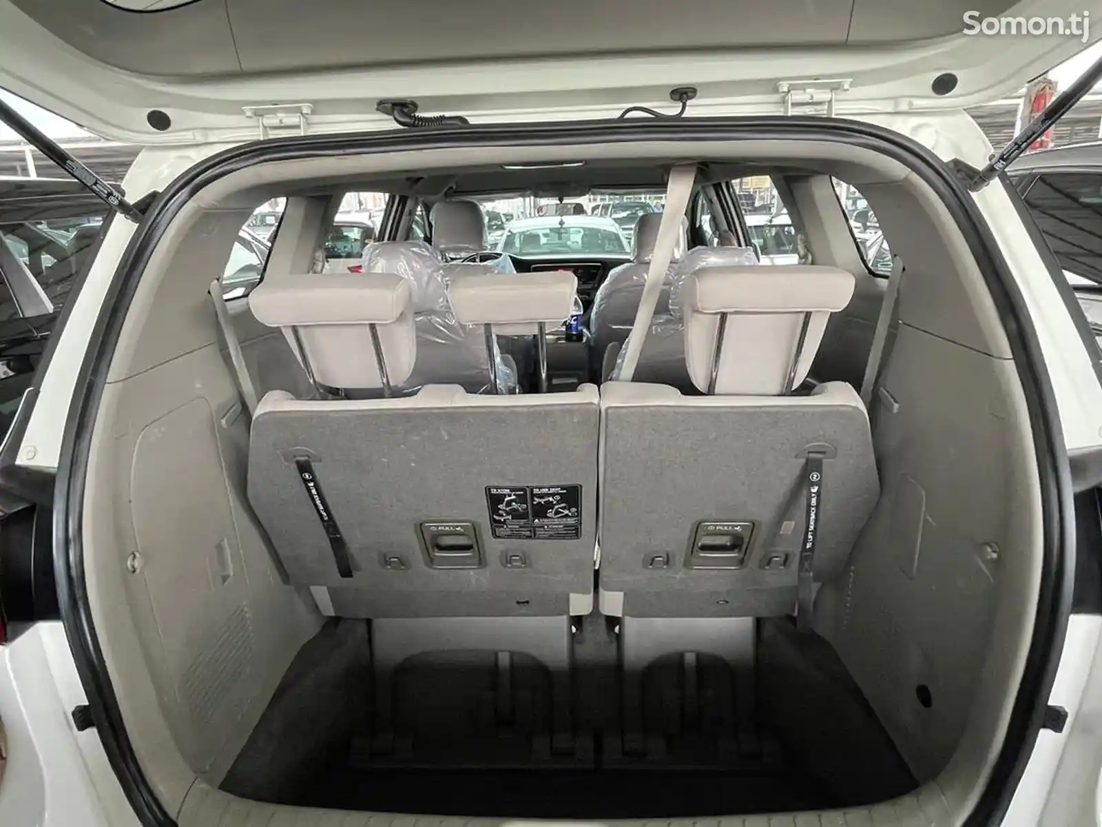 Kia Carnival, 2015-12