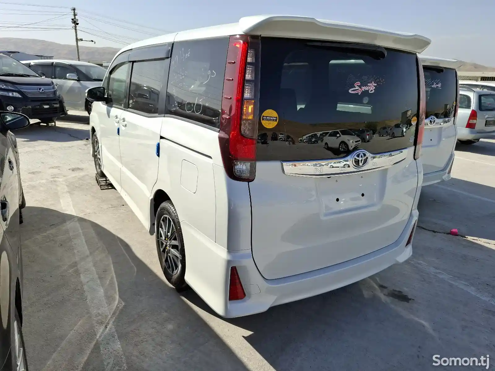 Toyota Noah, 2014-4