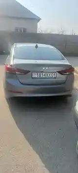 Hyundai Elantra, 2017-4