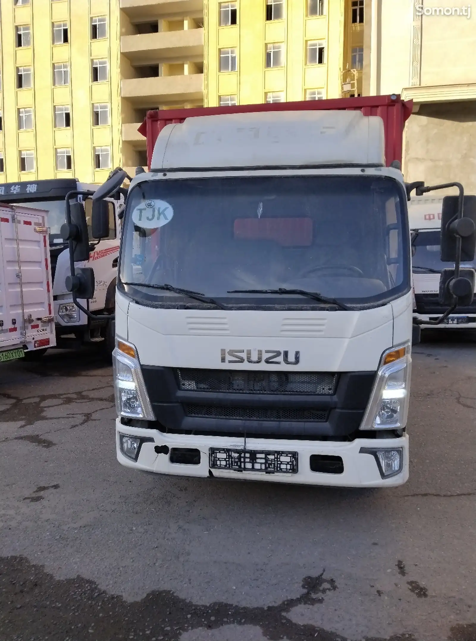 Контейнеровоз Isuzu, 2015-1