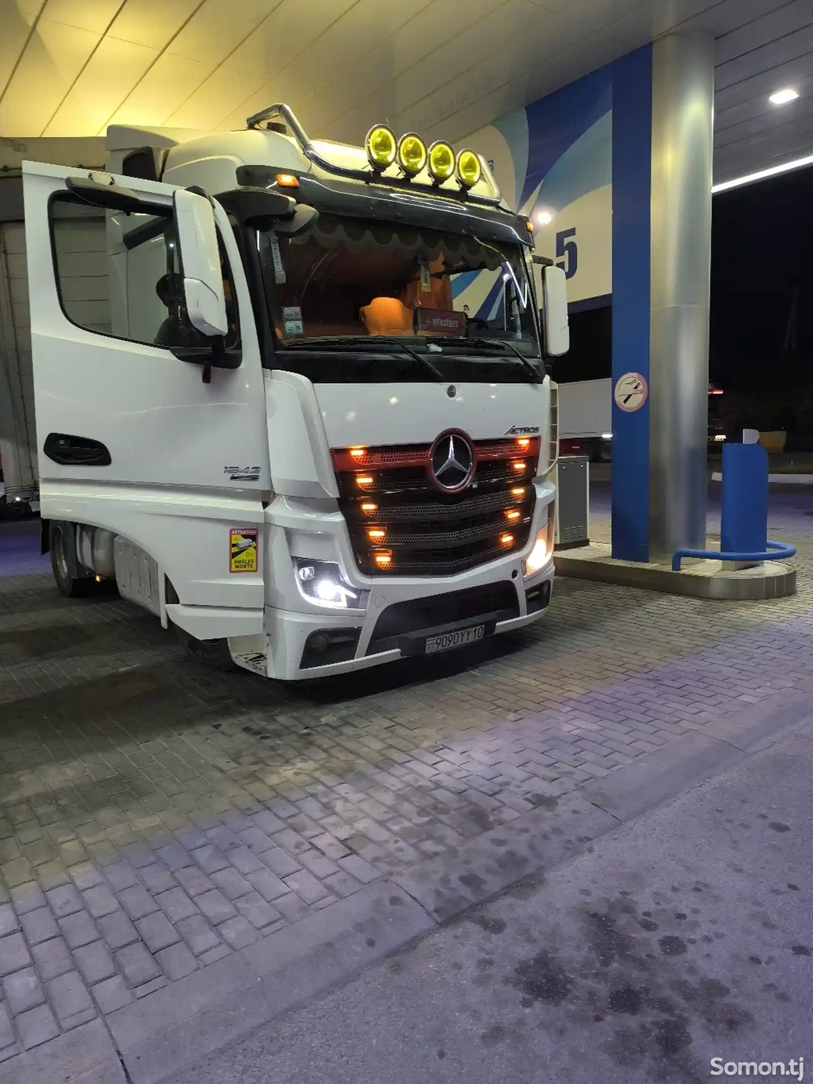 Контейнеровоз Mercedes-Benz Actros, 2013-1