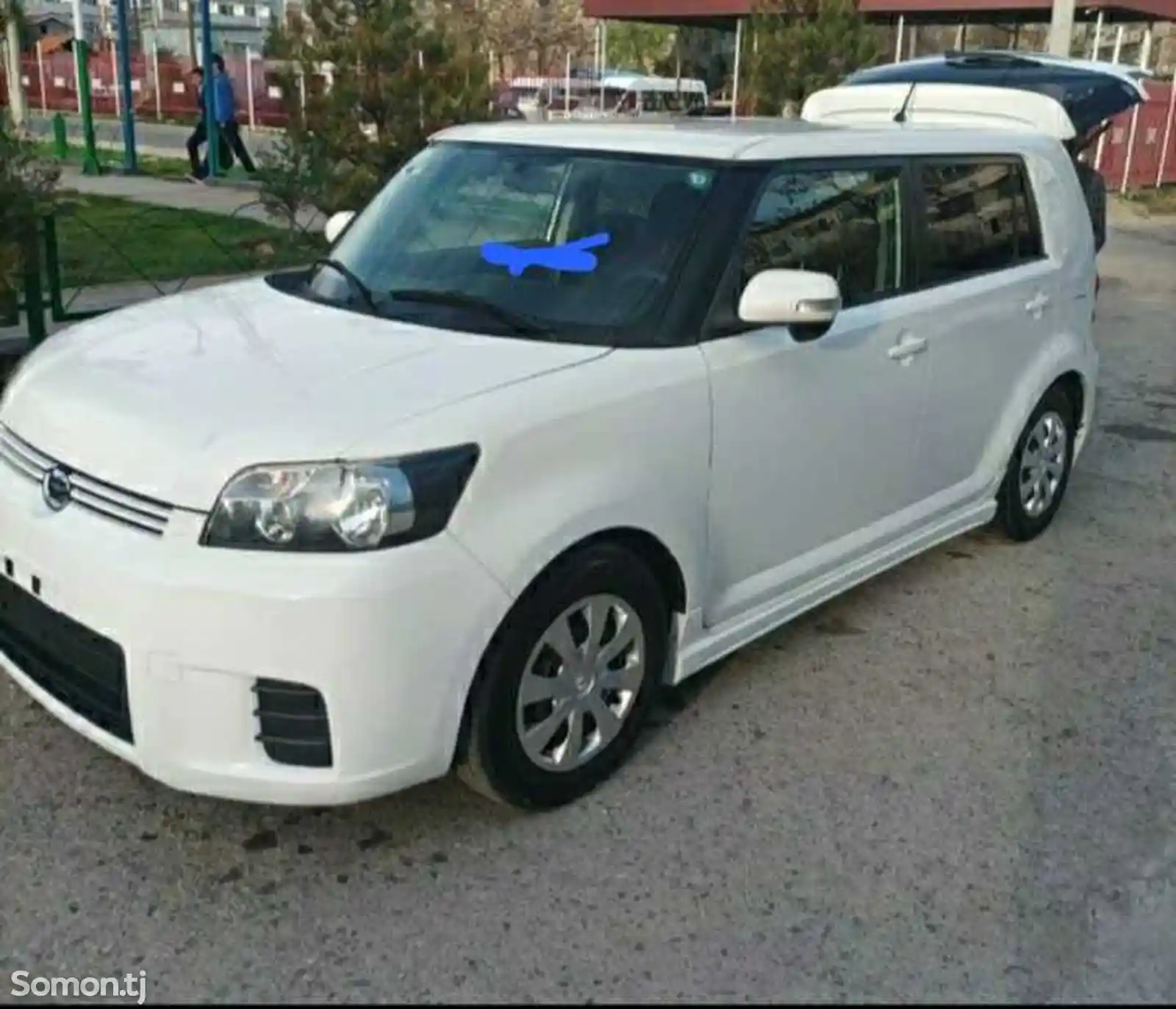 Лобовое стекло на Toyota Rumion