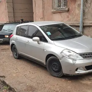 Nissan Tiida, 2008