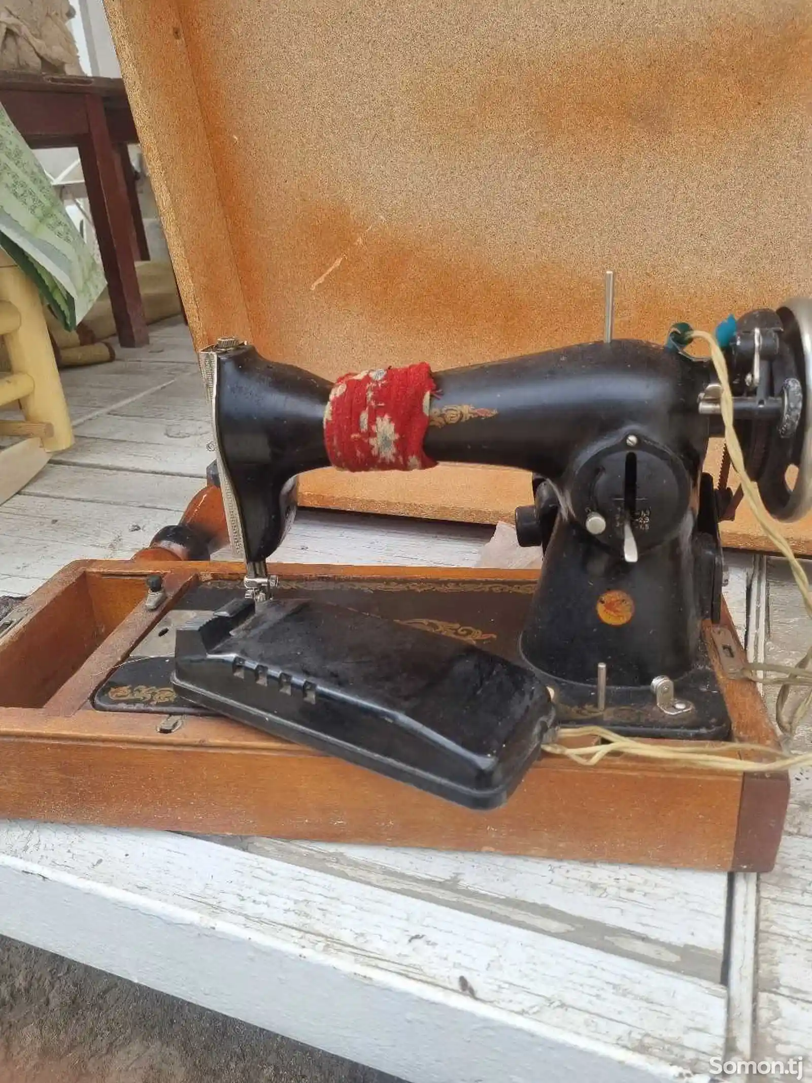 Электронная швейная машина с педалем-1