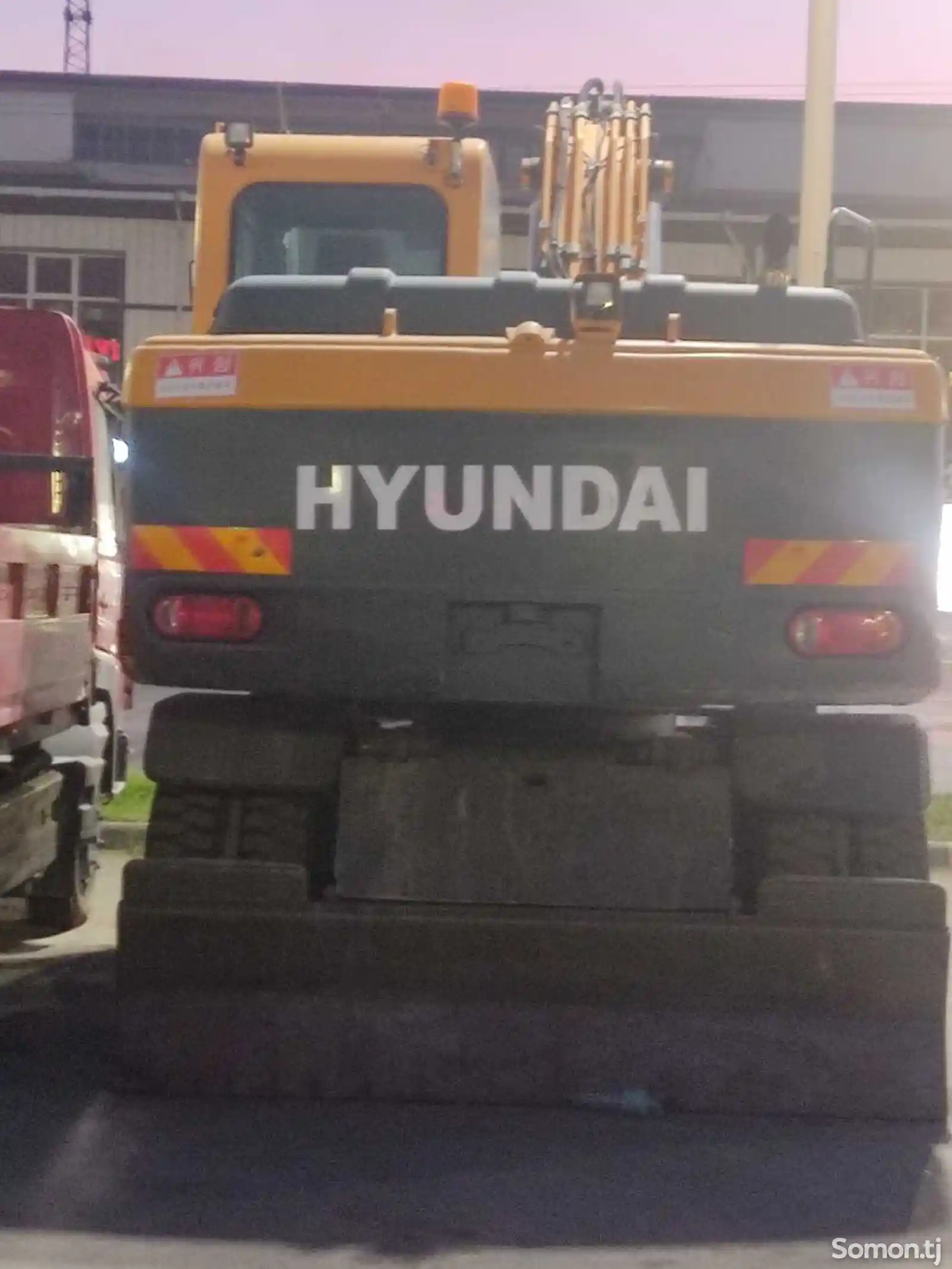 Экскаватор Hyundai-3