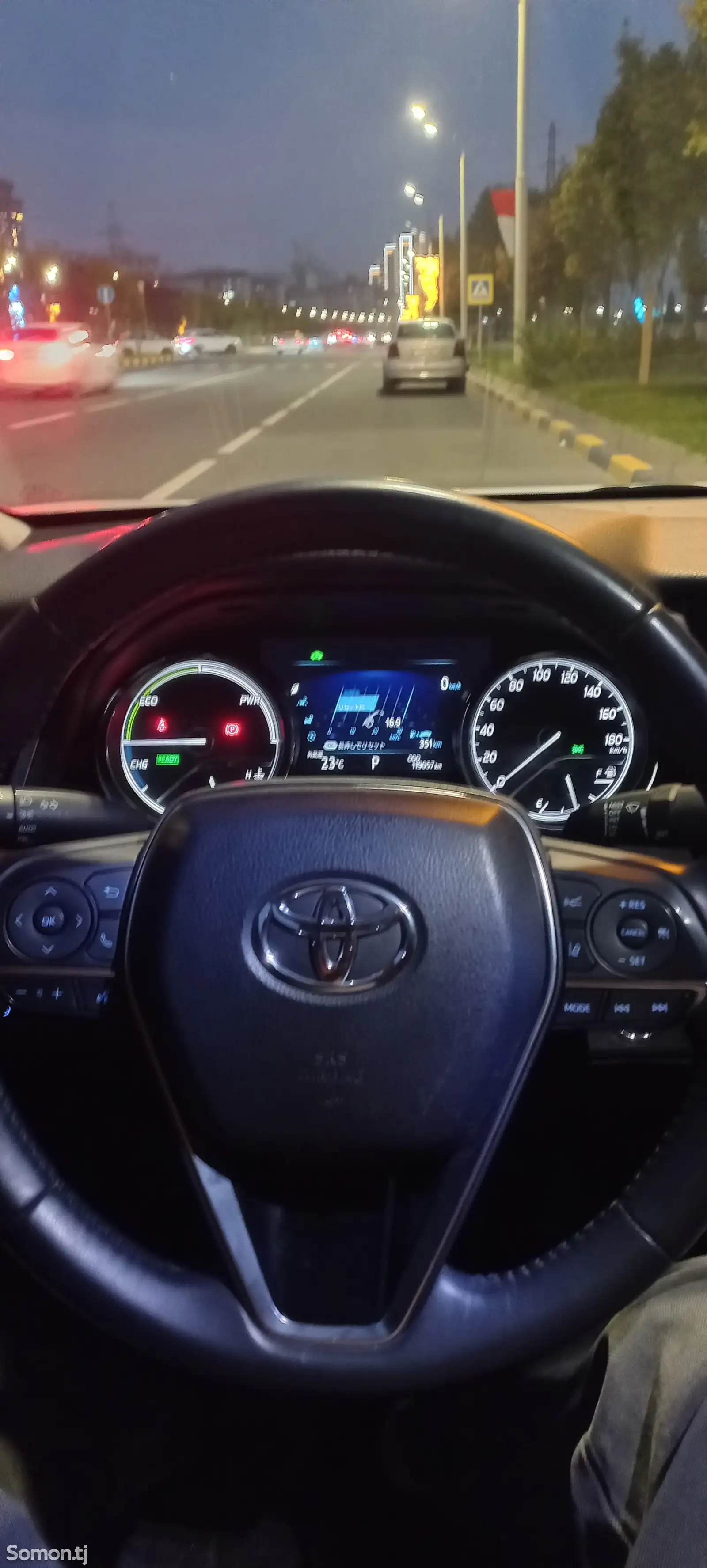 Toyota Camry, 2018-1