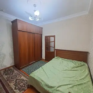 2-комн. квартира, 2 этаж, 65м², универмаг