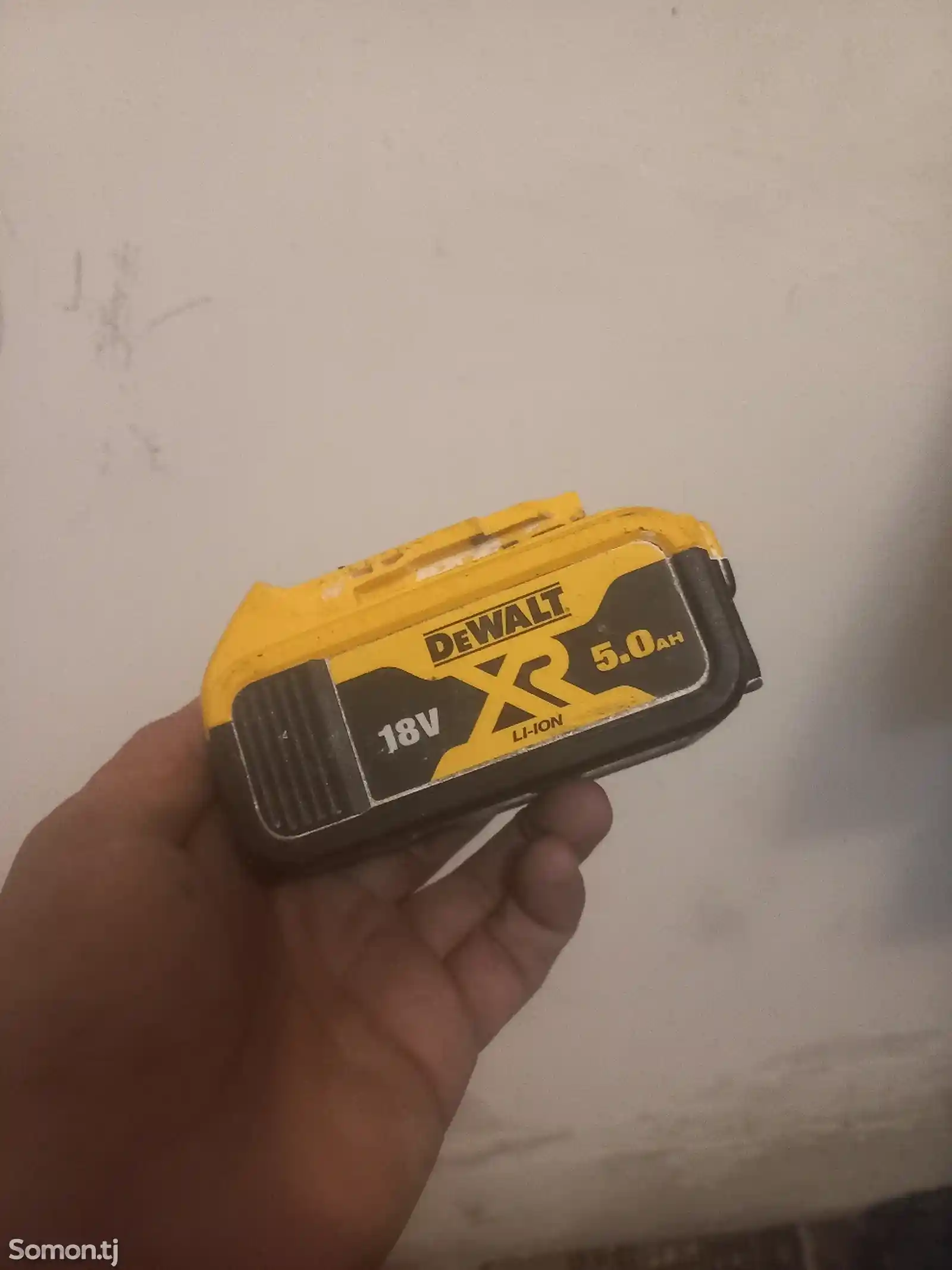 Батарейка Dewalt 5 ампера-1