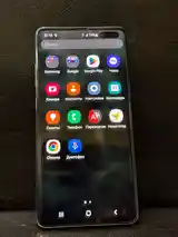 Samsung Galaxy S10+-3