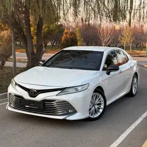 Toyota Camry, 2018