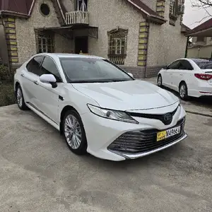 Toyota Camry, 2018