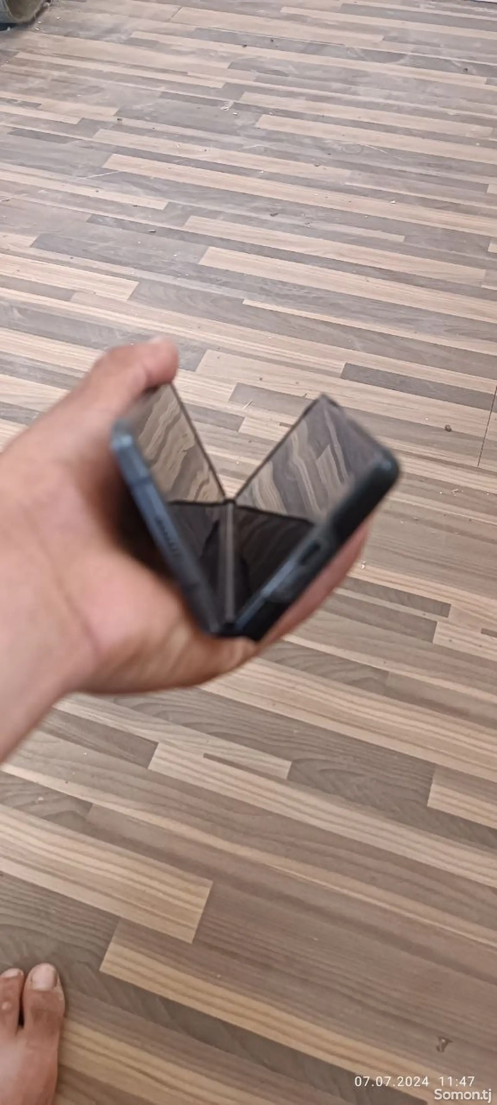 Samsung Galaxy Fold-1