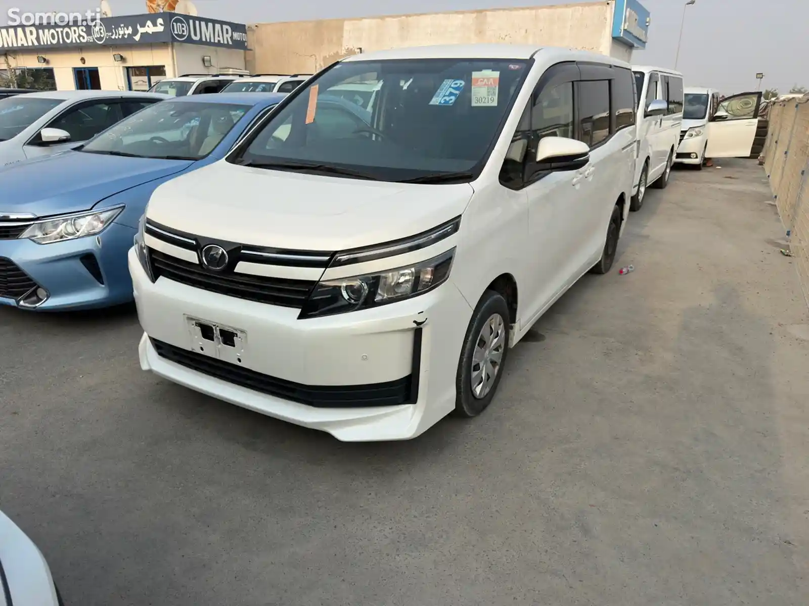 Toyota Voxy, 2014 на заказ-1