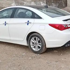 Hyundai Sonata, 2010