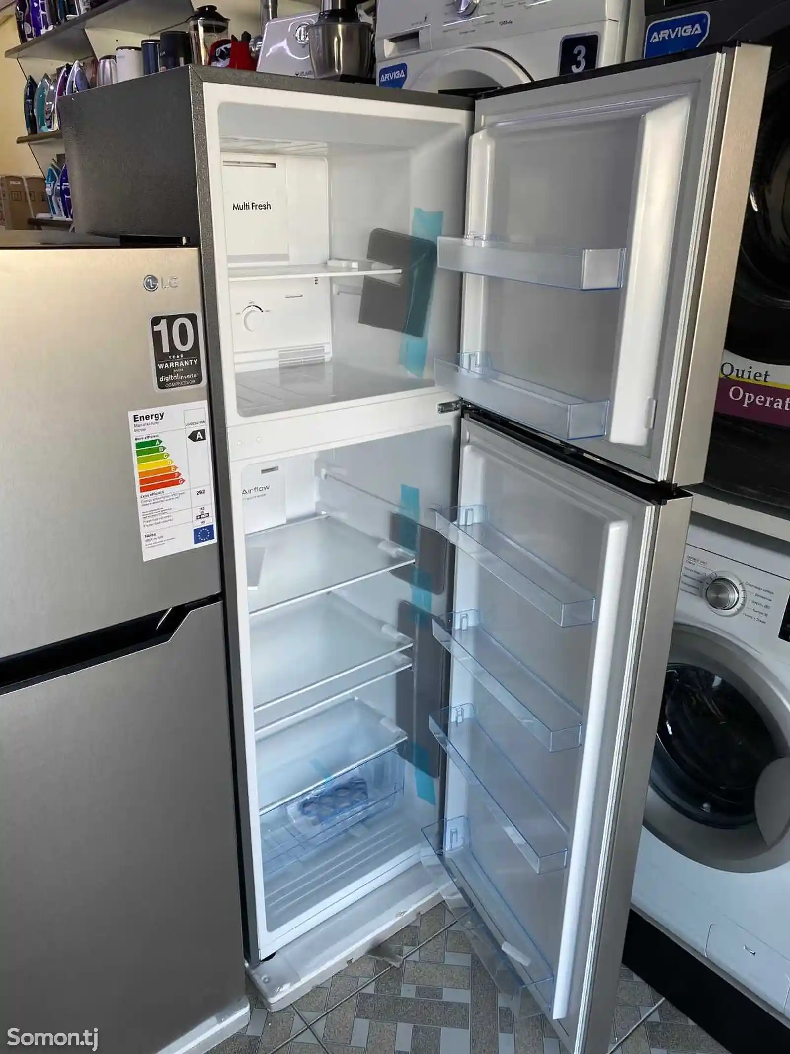 Холодильник LG 270L black-2