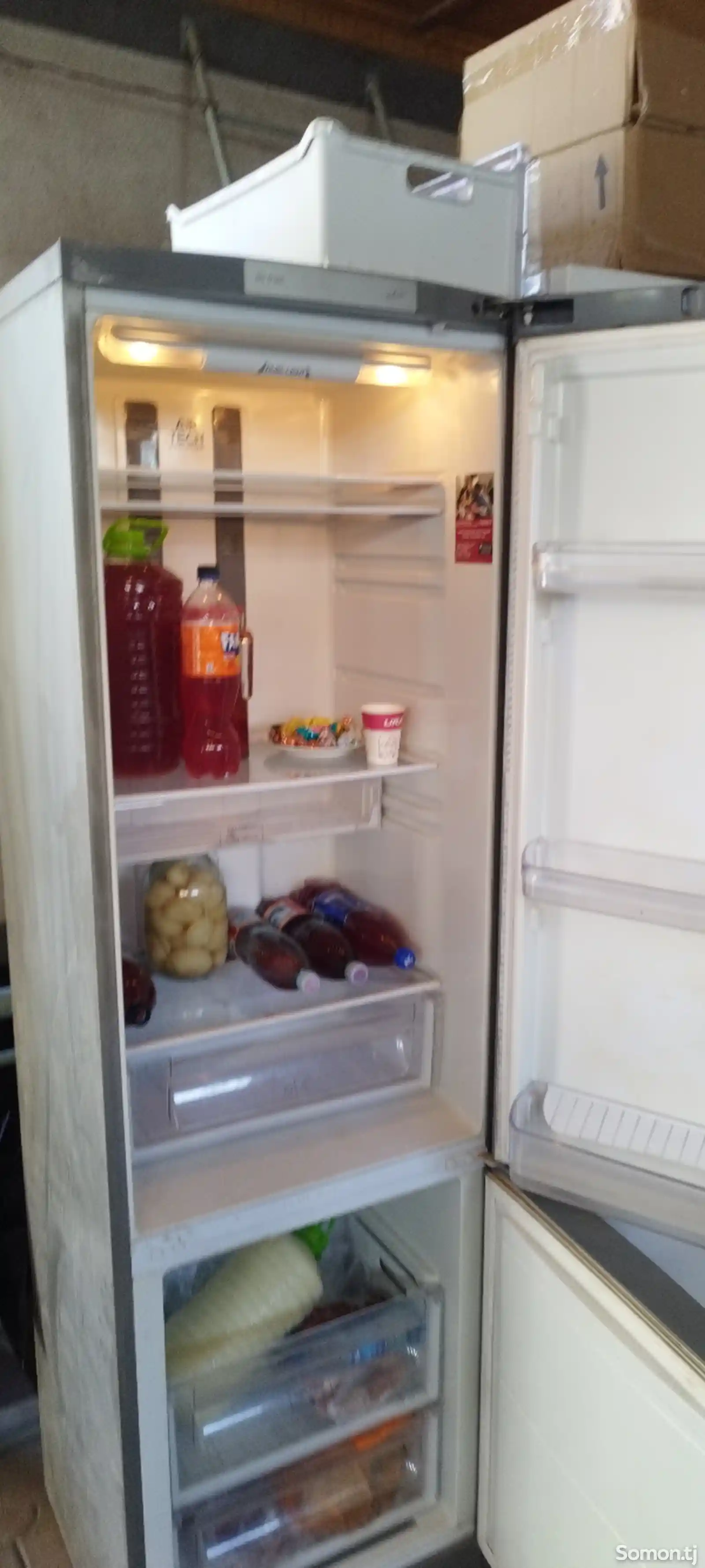 Холодильник Ariston-3