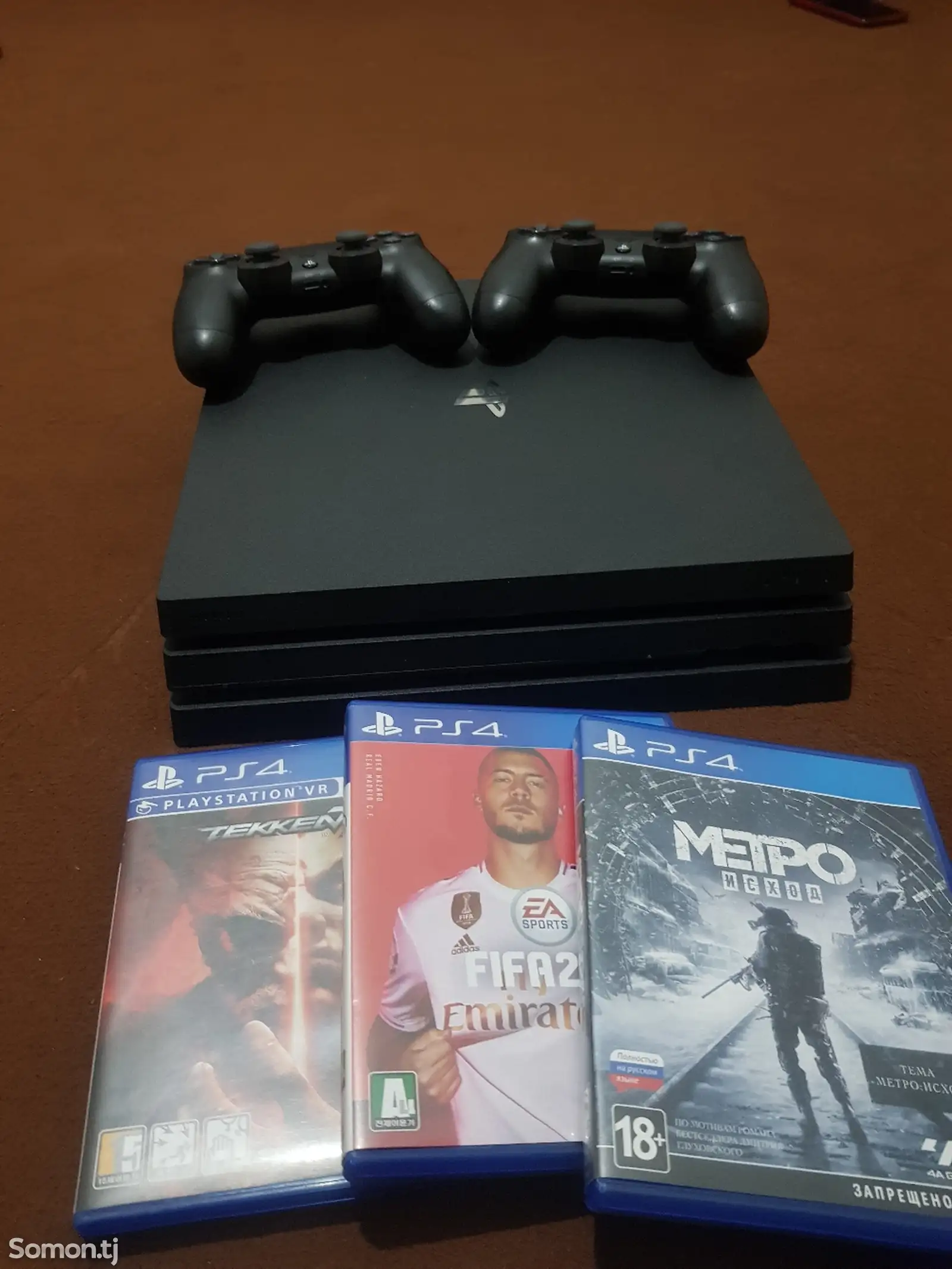 Игровая приставка Sony PlayStation 4pro-1