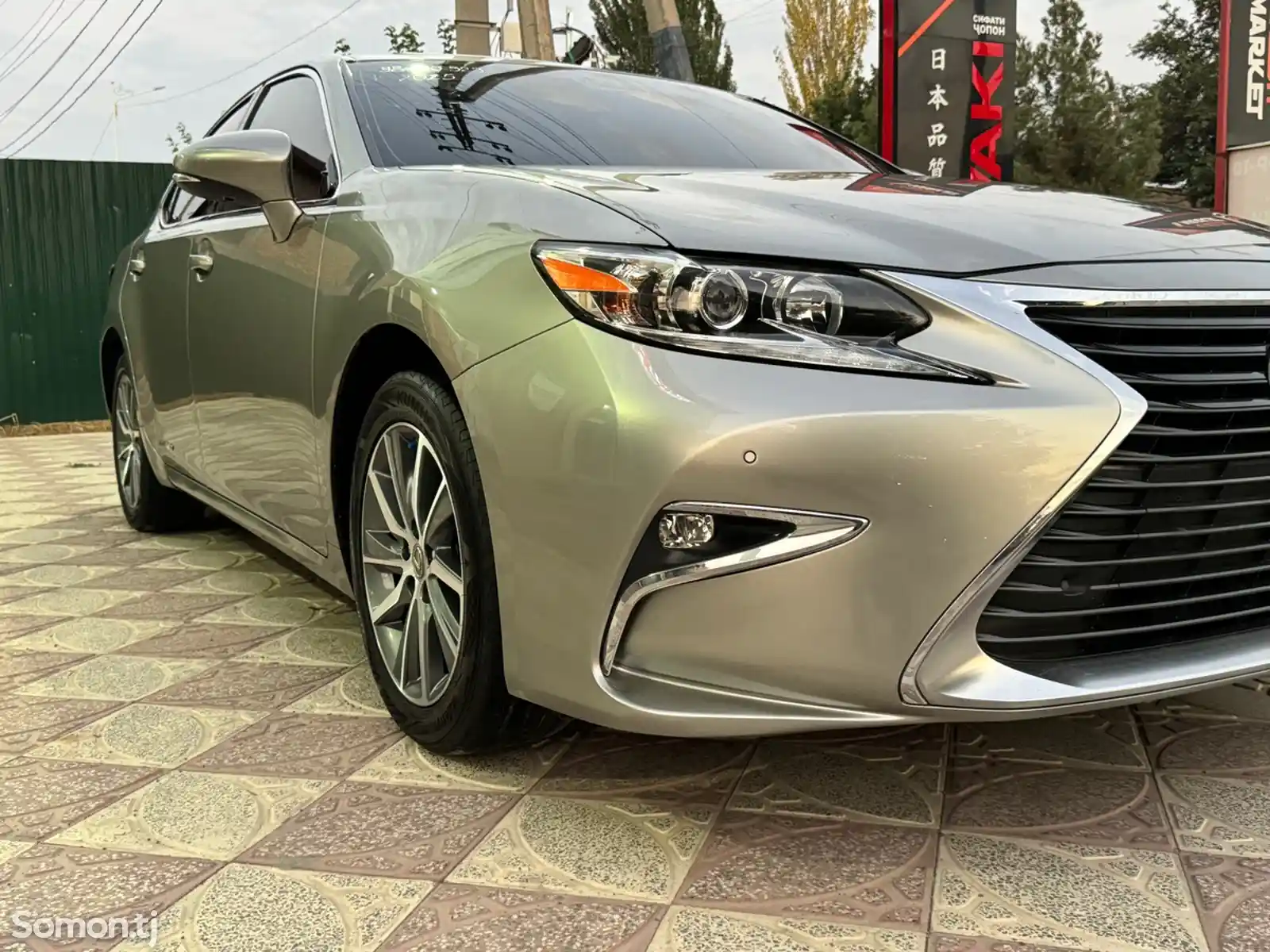 Lexus ES series, 2016-10