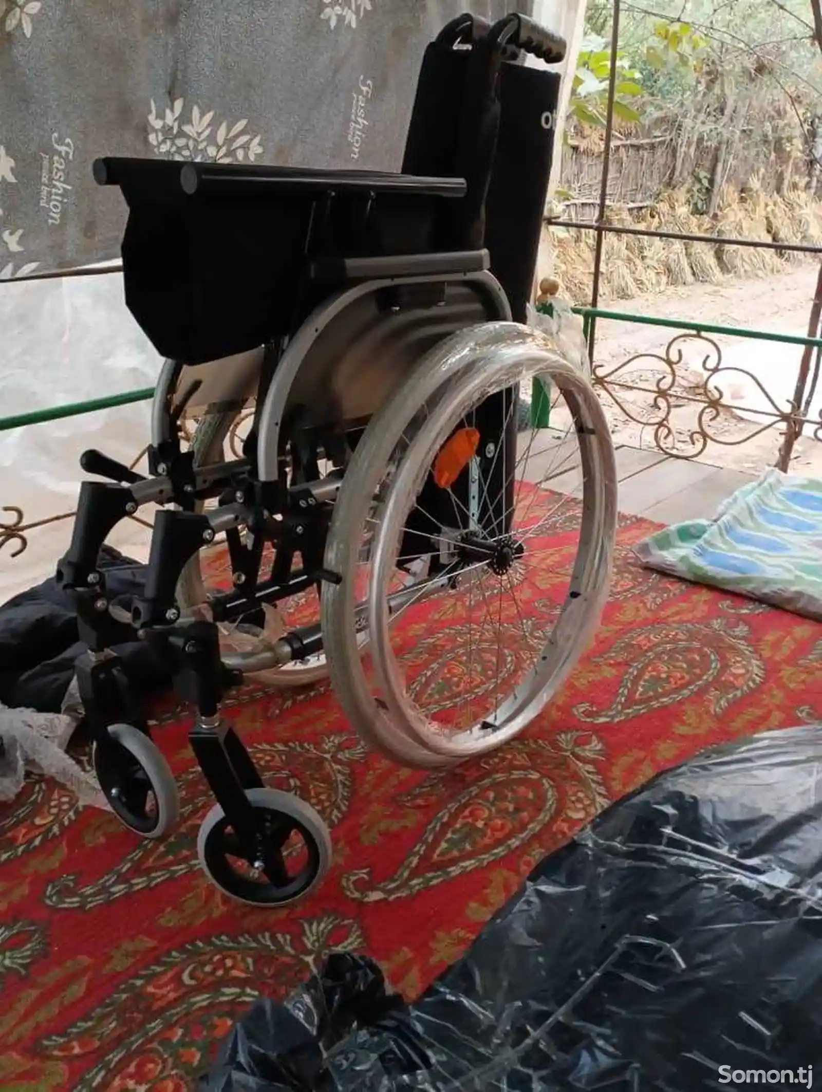 Инвалидное кресло-коляска-1