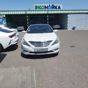 Hyundai Sonata, 2011