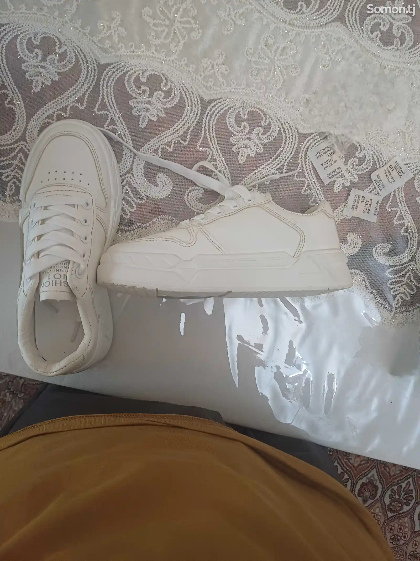 Новые белые кроссовки-3