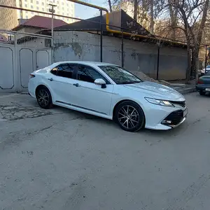 Toyota Camry, 2017