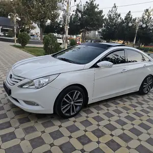 Hyundai Sonata, 2010