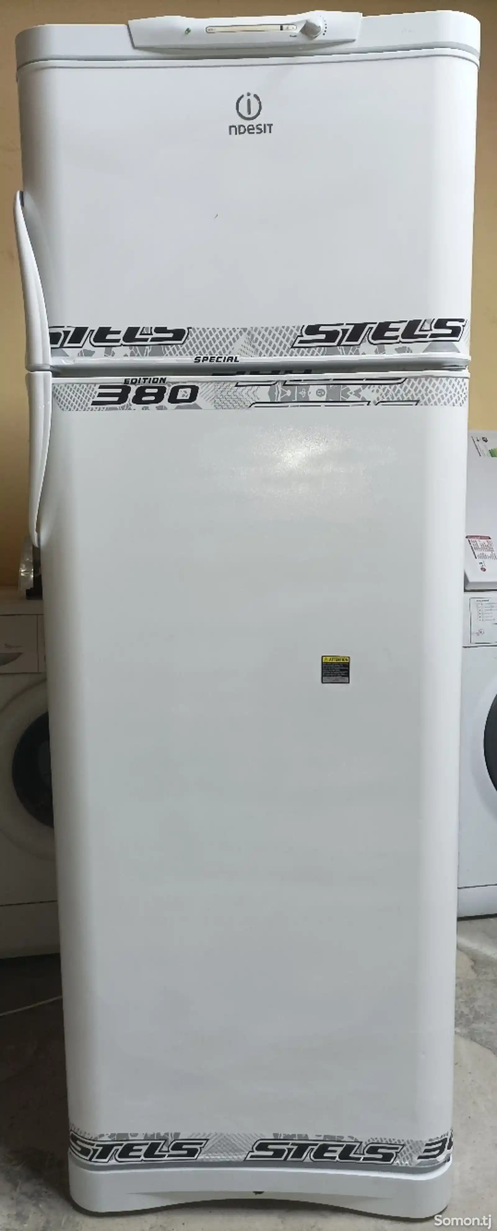 Холодильник indesit-1