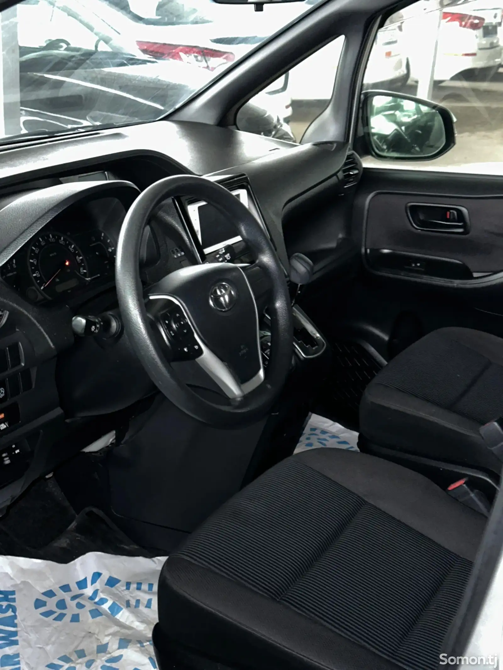 Toyota Voxy, 2014-8