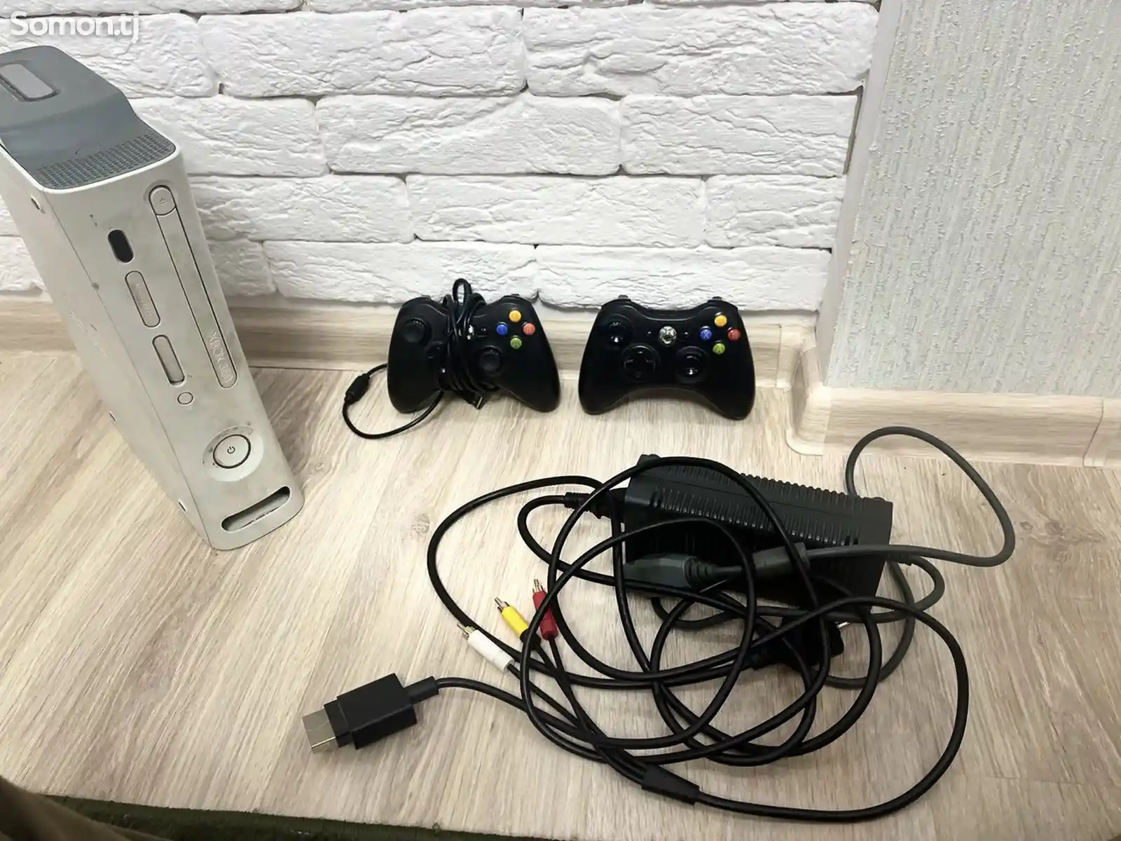 Игровая приставка Xbox 360-2