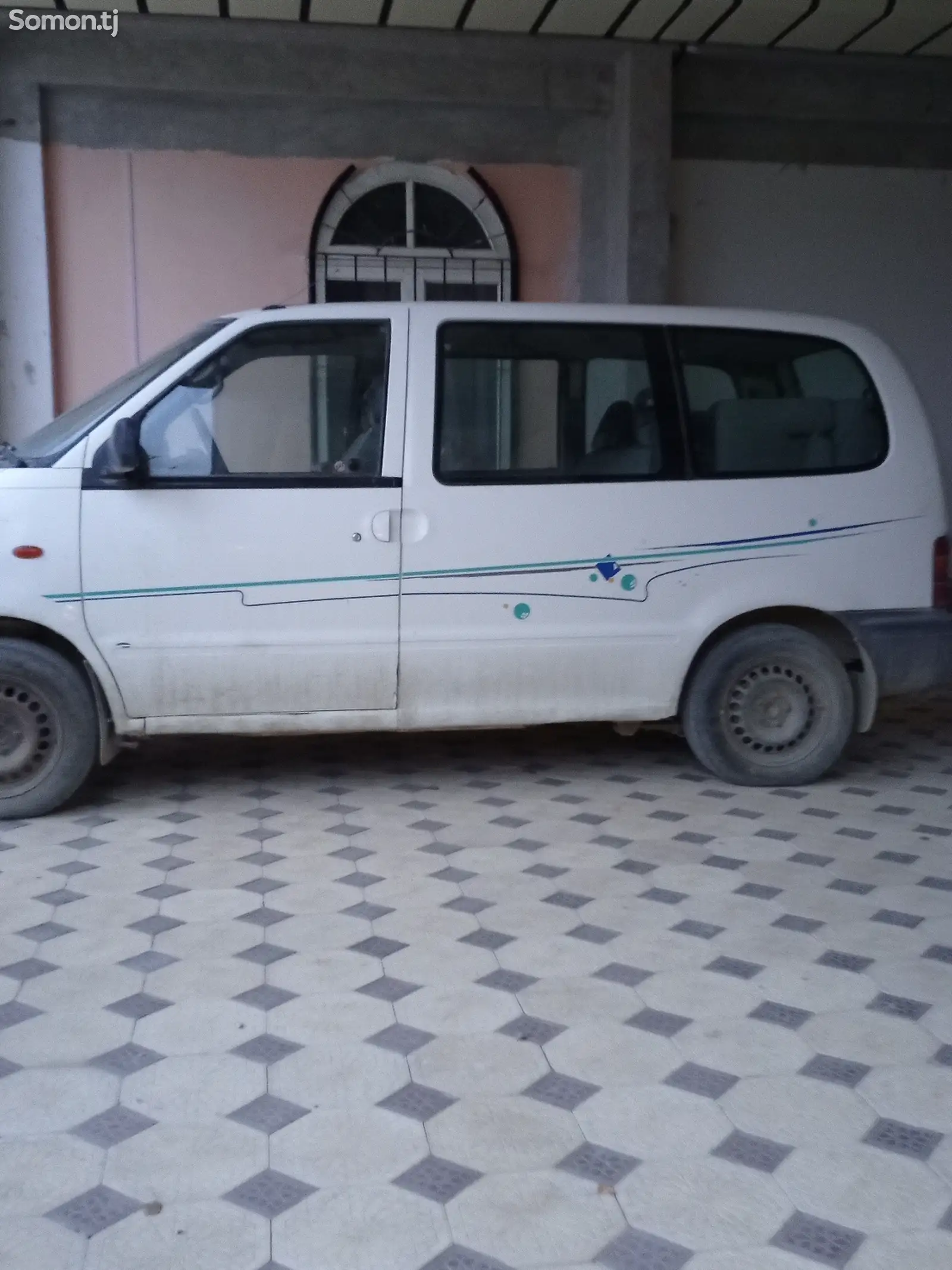 Nissan Serena, 1998-2