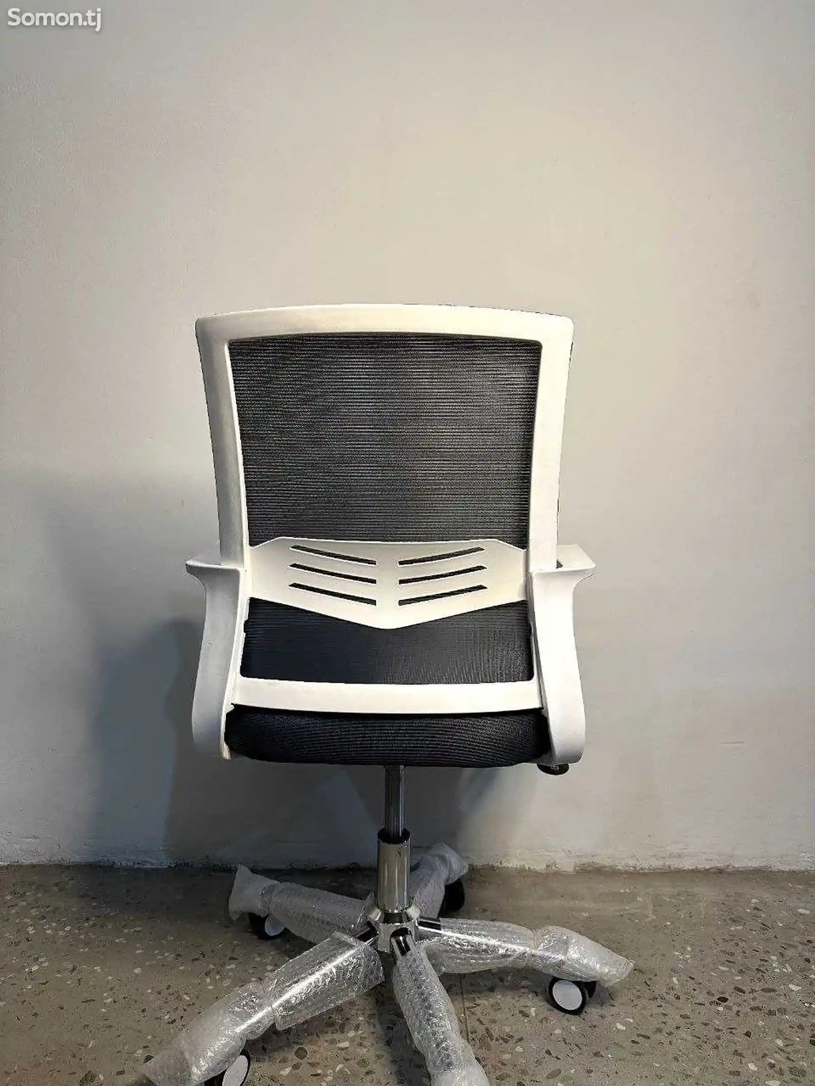 Кресло офисное Deli-6