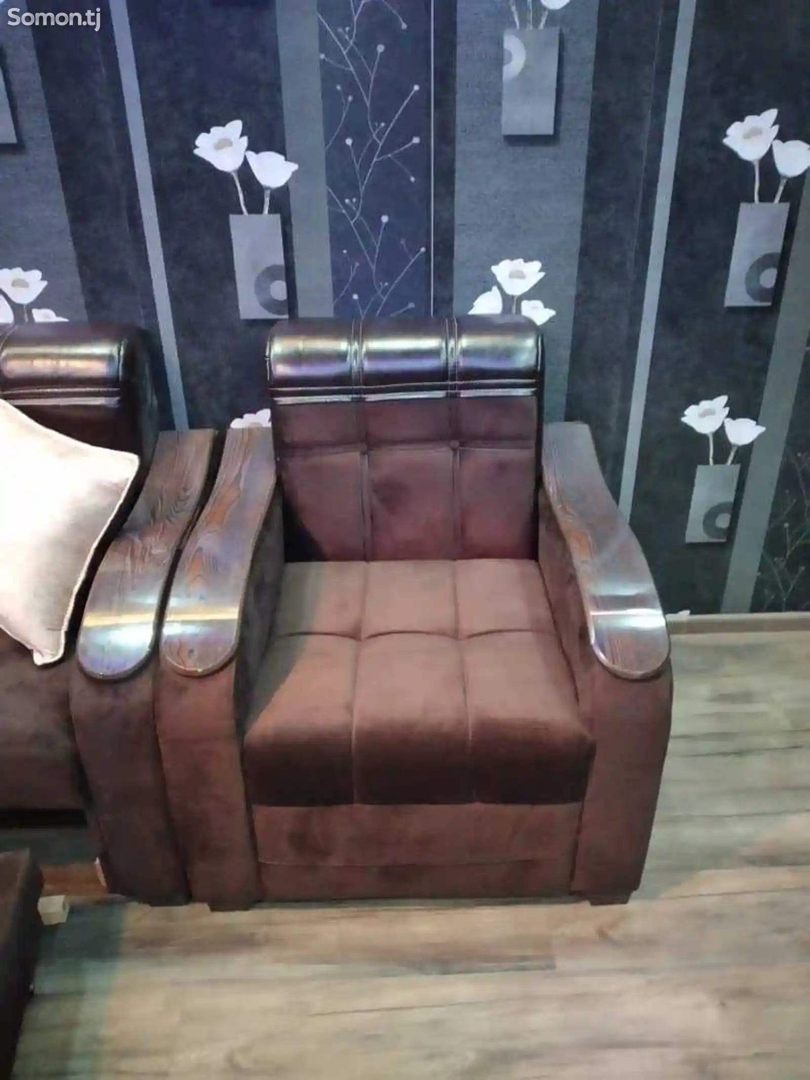 Раскладной диван с креслами-4