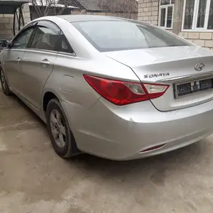 Hyundai Sonata, 2011