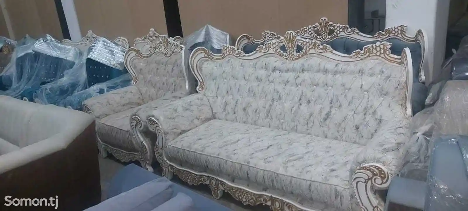 Королевский диван с креслами