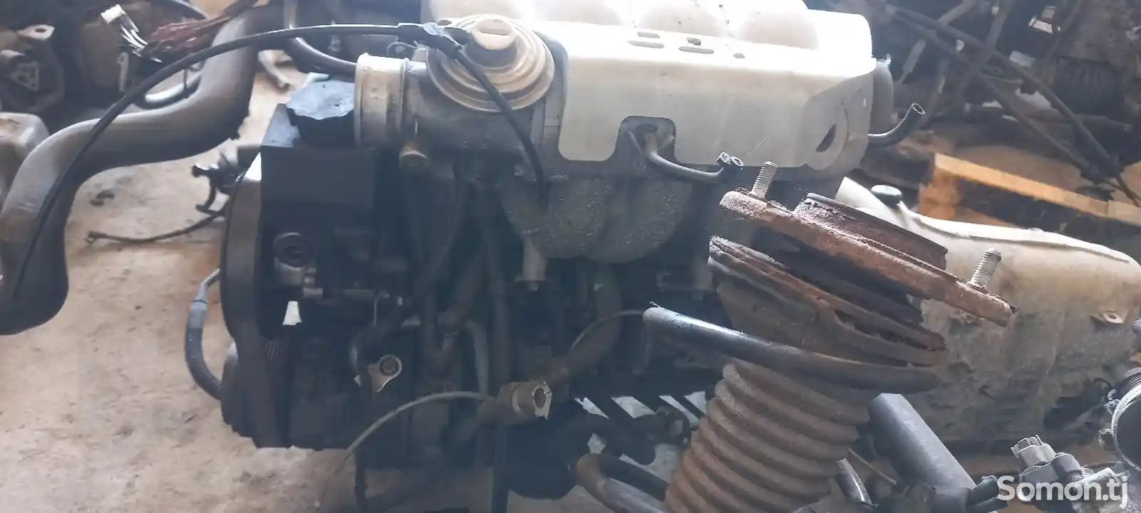 Двигатель отMercedes-Benz-3