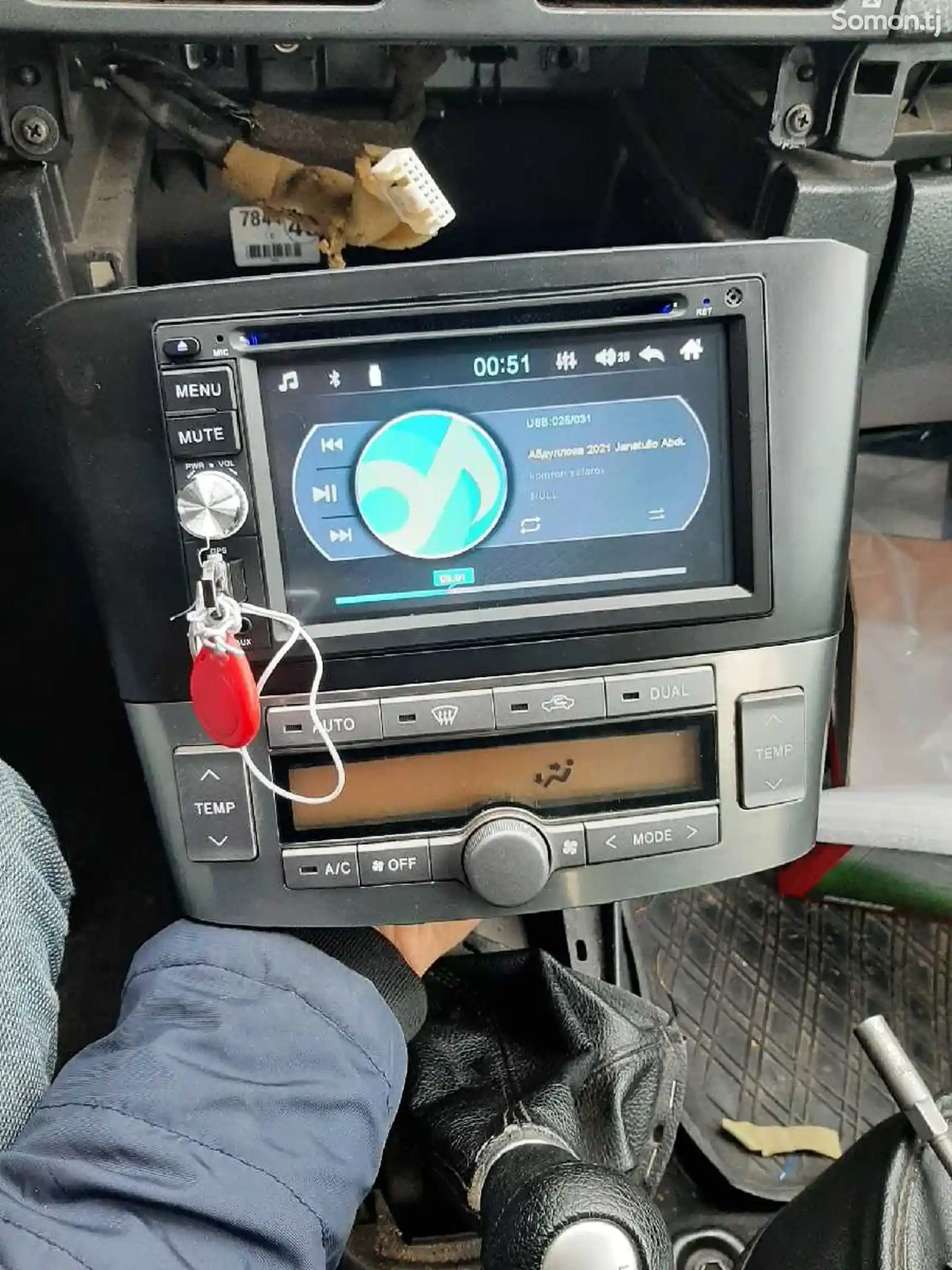 Штатный монитор от Toyota-1