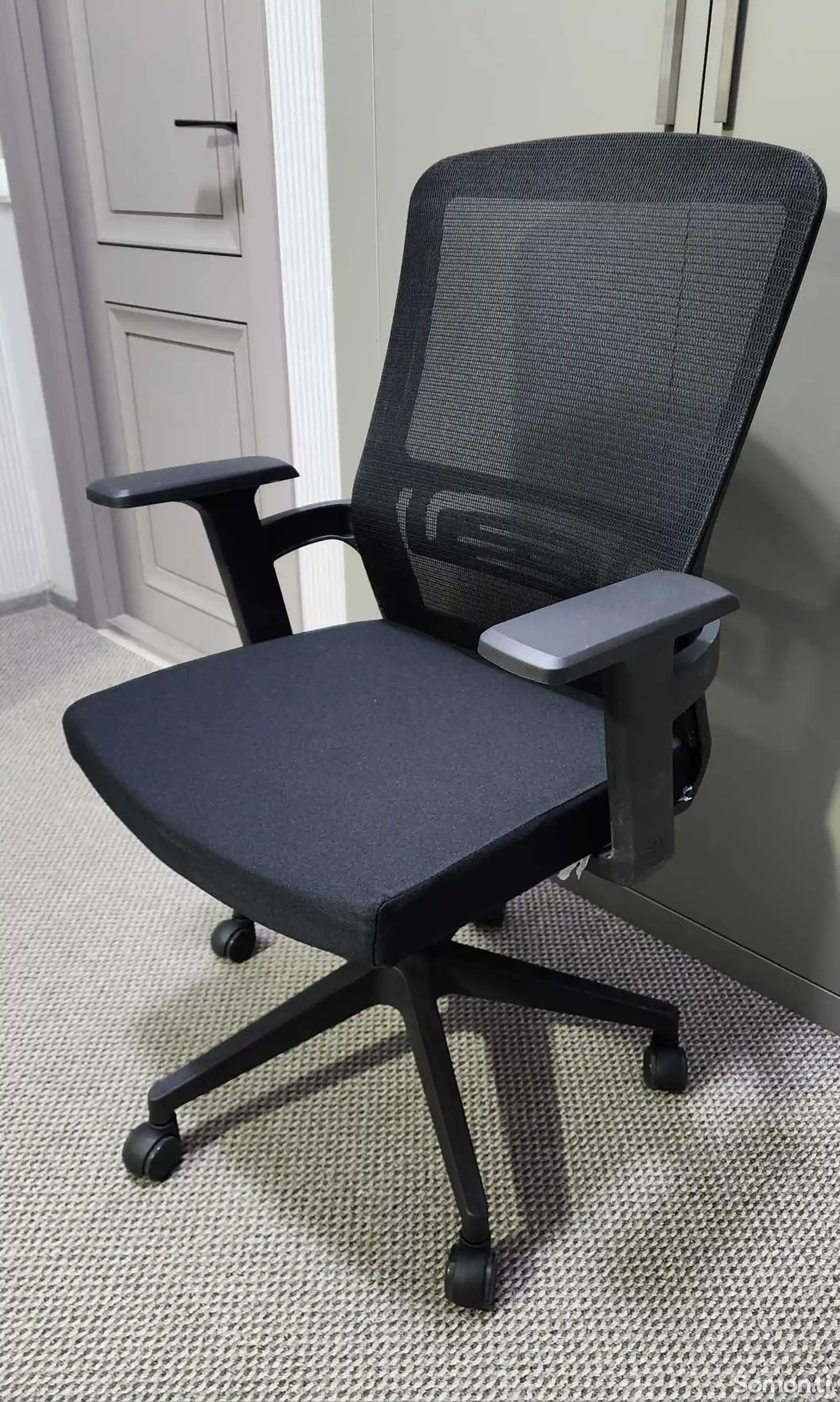 Кресло для офиса колёсный-3