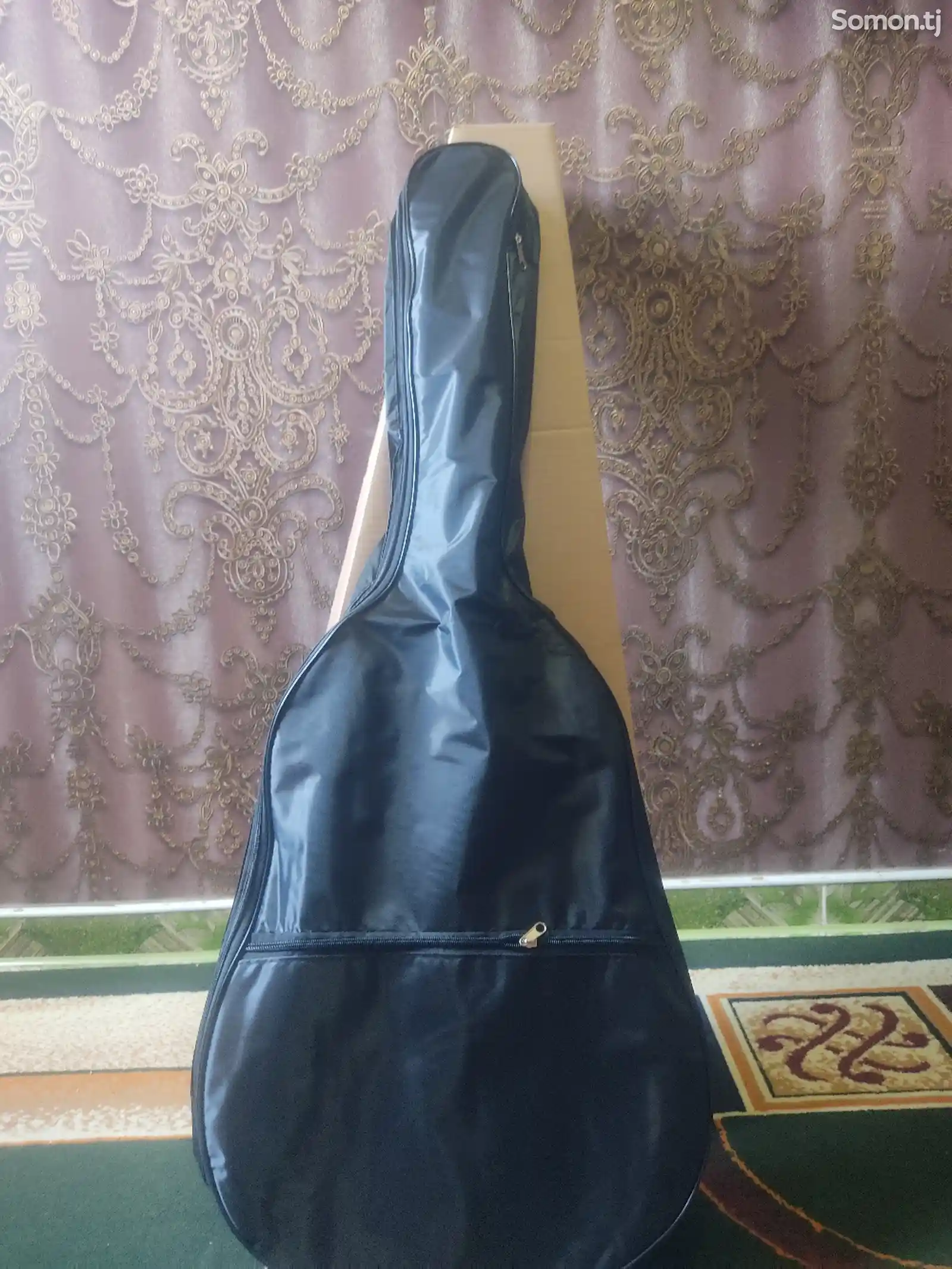 Классическая гитара с чехлом-4
