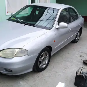 Hyundai Avante, 1999