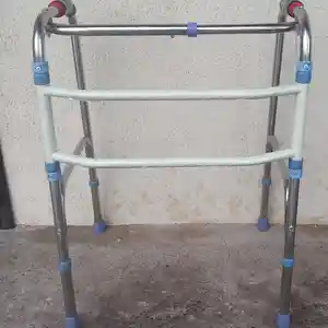 Ходунок для инвалидов