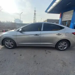 Hyundai Elantra, 2017