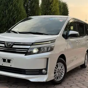 Toyota Voxy, 2015