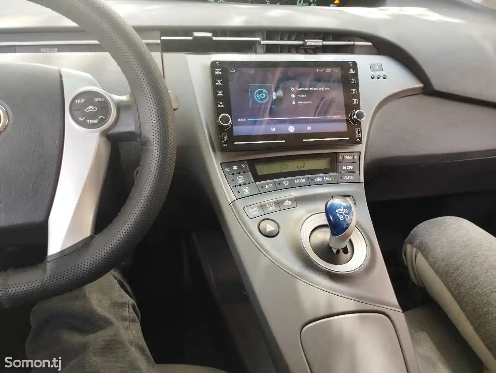 Штатный монитор от Toyota Prius-6