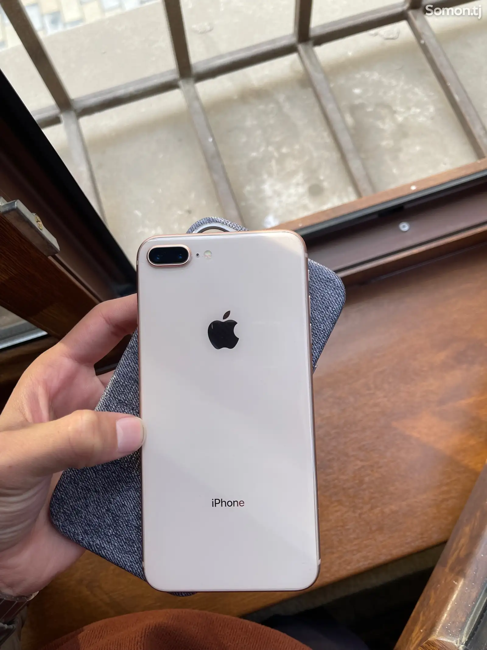 Apple iPhone 8 plus, 64 gb, Gold-1