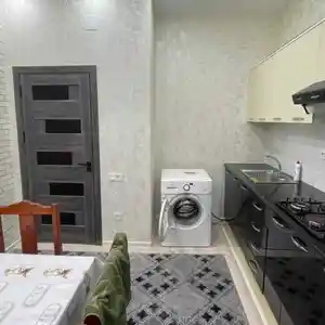 2-комн. квартира, 10 этаж, 65м², 20мкр