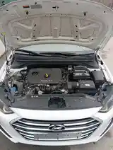 Hyundai Elantra, 2017-11