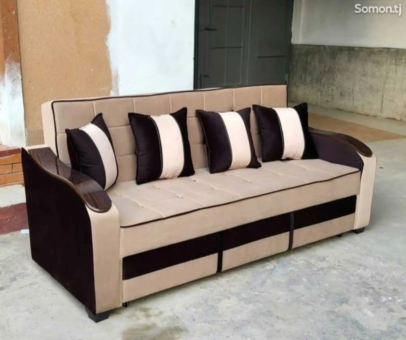 Раскладной диван с подушкой
