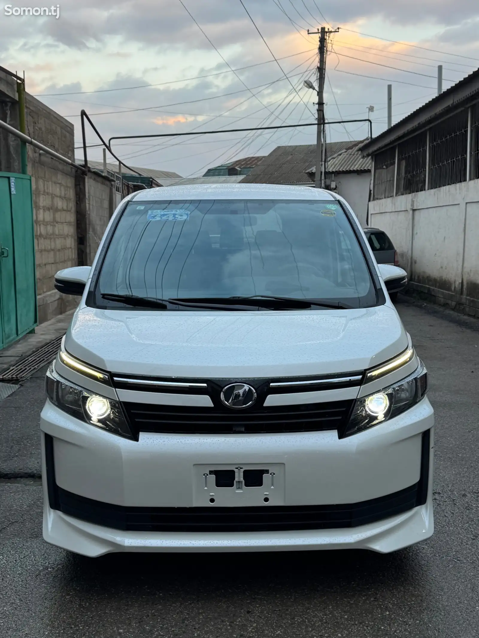 Toyota Voxy, 2015-1